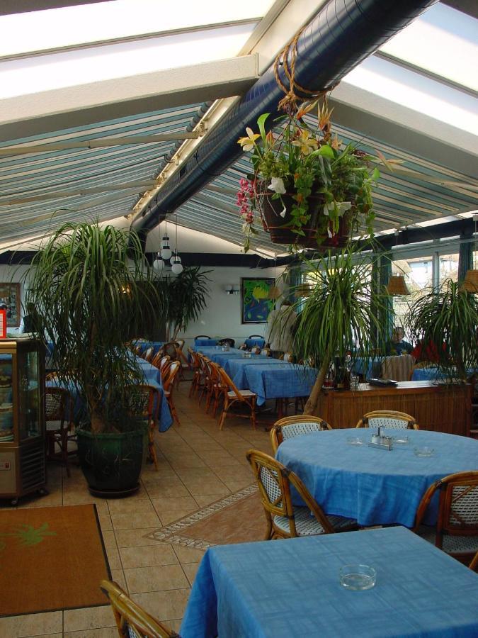 Hotel Du Port Villeneuve Ngoại thất bức ảnh
