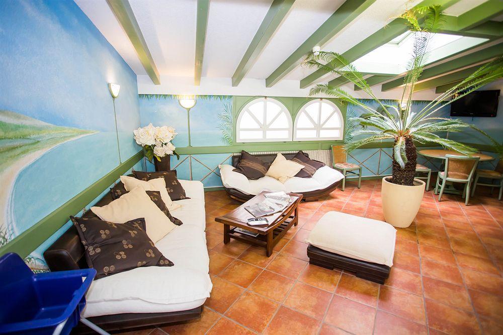 Hotel Du Port Villeneuve Ngoại thất bức ảnh