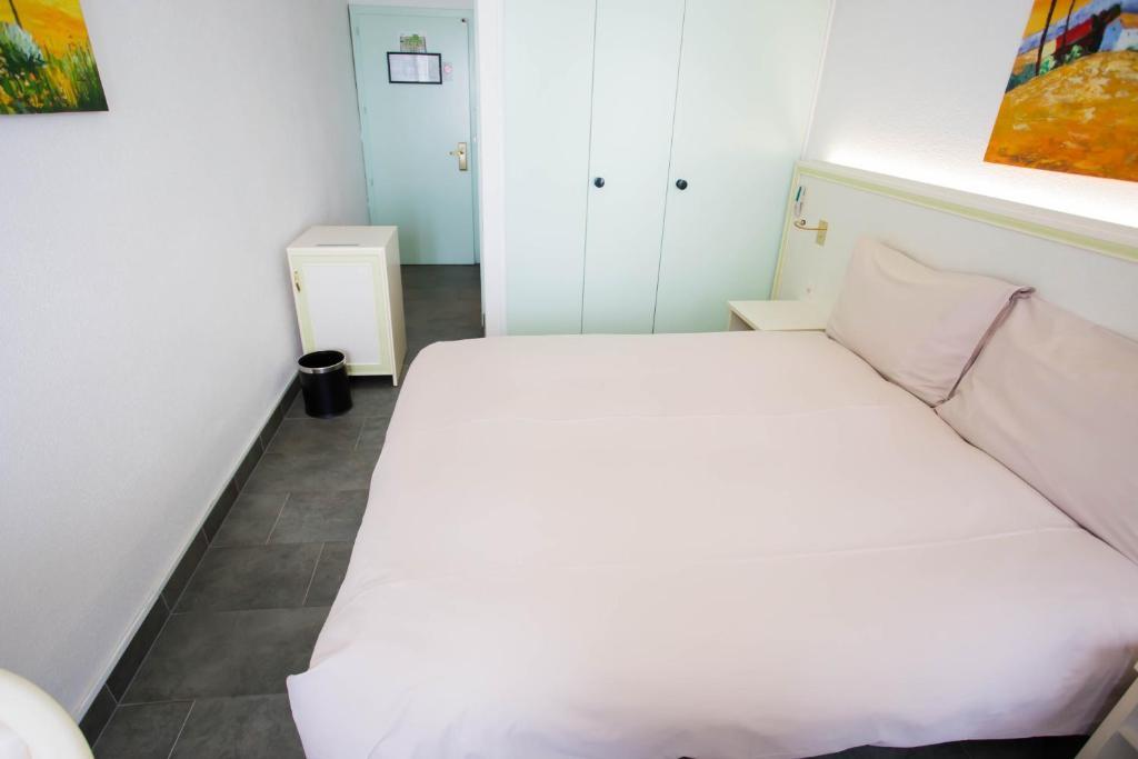 Hotel Du Port Villeneuve Phòng bức ảnh