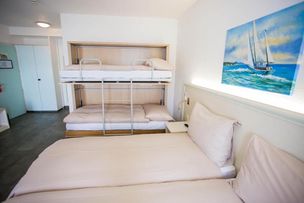 Hotel Du Port Villeneuve Phòng bức ảnh