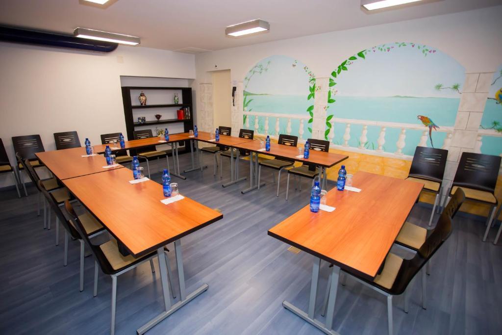 Hotel Du Port Villeneuve Ngoại thất bức ảnh