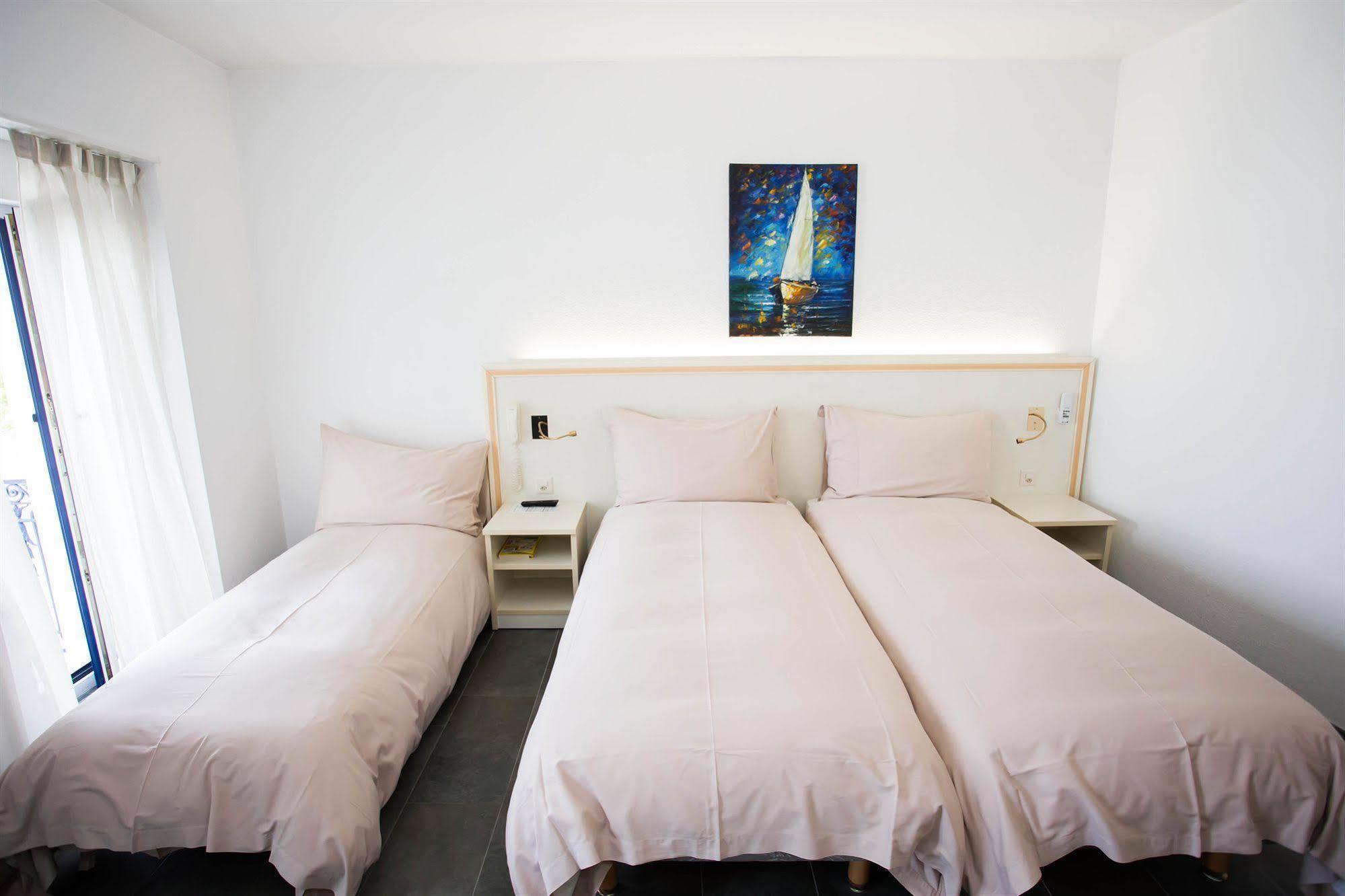 Hotel Du Port Villeneuve Ngoại thất bức ảnh