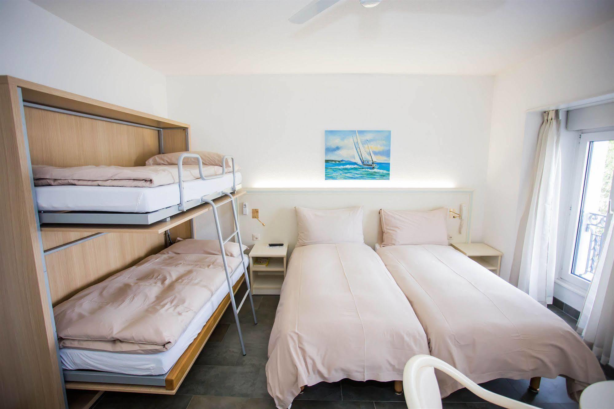 Hotel Du Port Villeneuve Ngoại thất bức ảnh